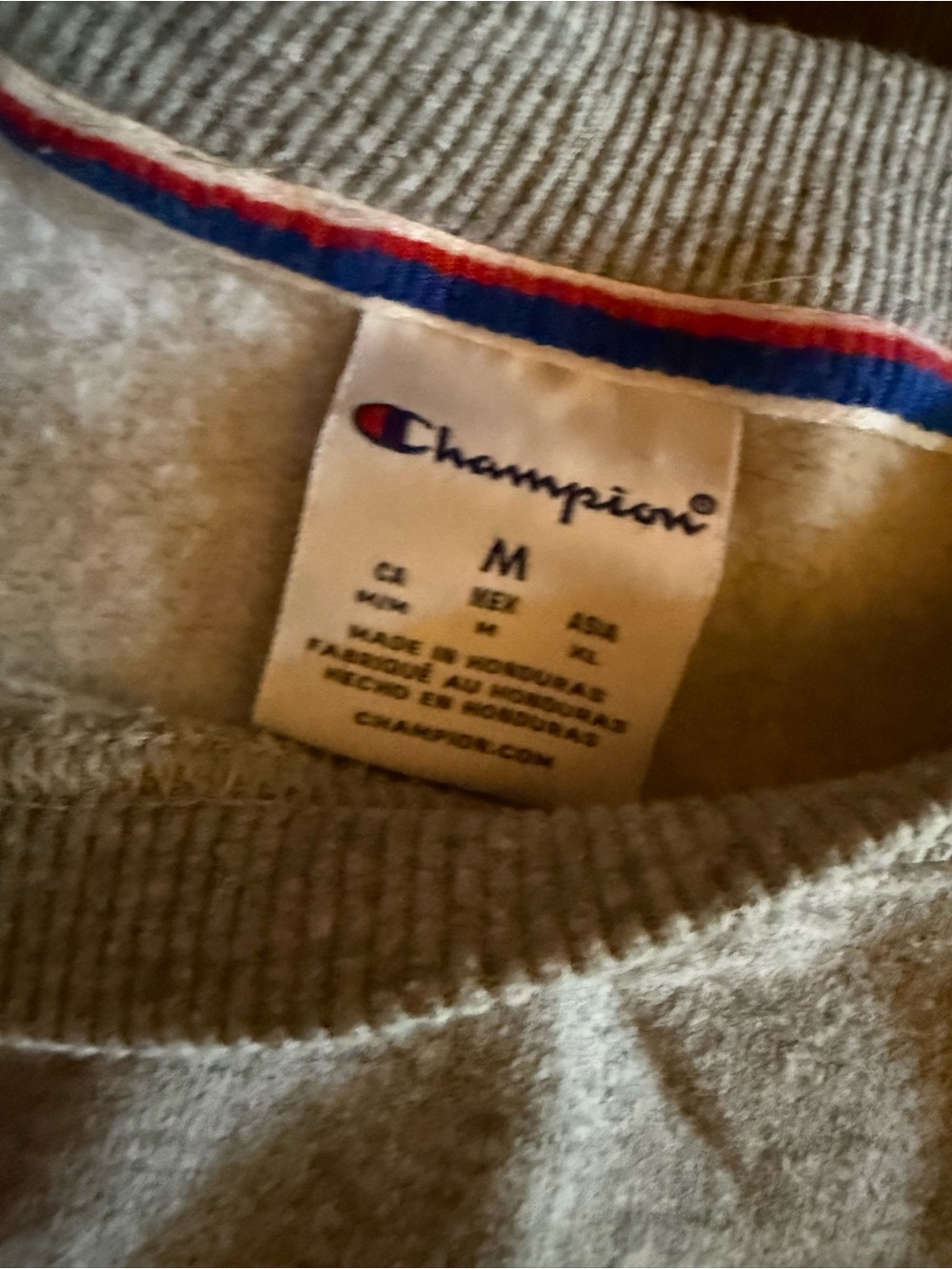 Champion Heather Gray Wonens Crewneck Sweatshirt Medium - Picture 3 of 3